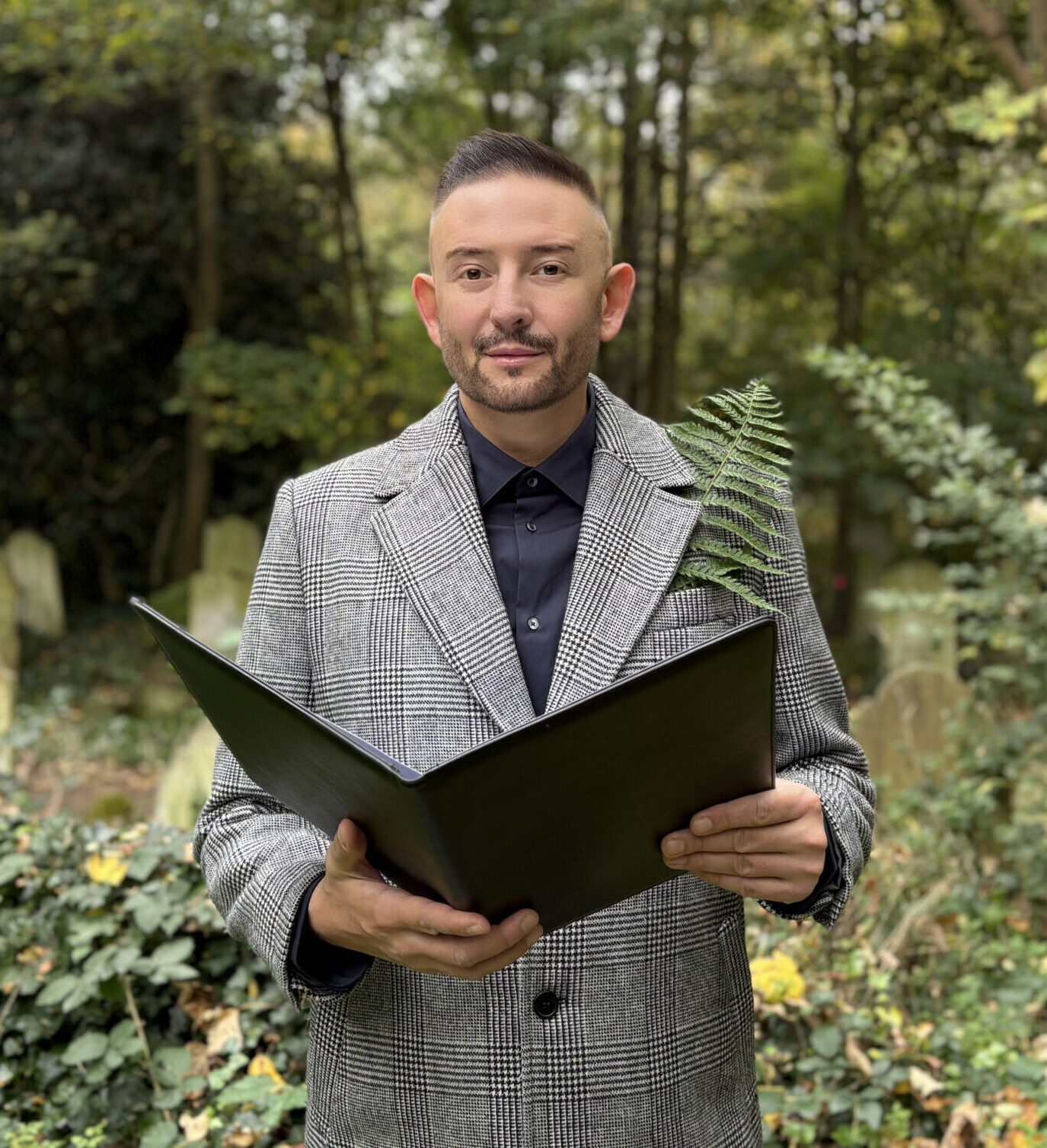Artur Mazur celebrant humanistyczny Szepty Paproci